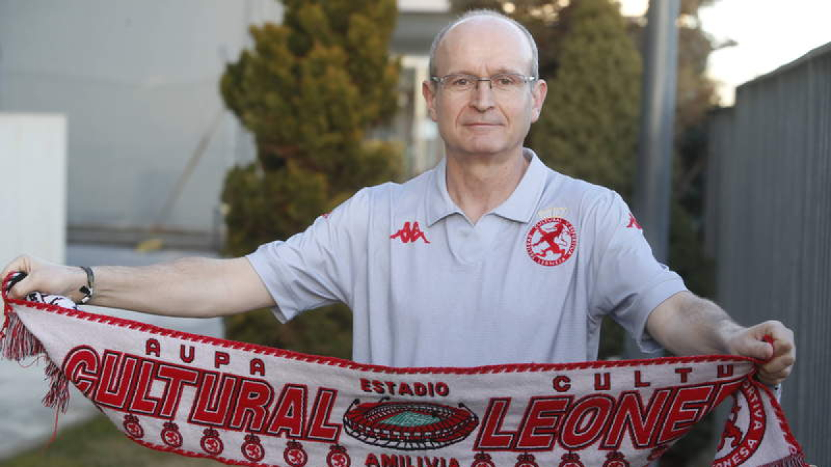 Ángel Monzú es socio-abonado de la Cultural desde la temporada 1974-1975 cuando su padre Pedro, ya fallecido, le metió el culturalismo en vena. RAMIRO