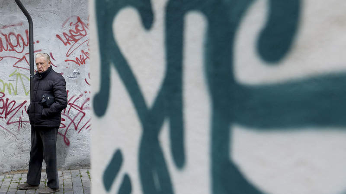 El gobierno de Diez modifica el borrador de la ordenanza que pretendía multar a quien no limpiara las pintadas sufridas.  MARÍA FUENTES