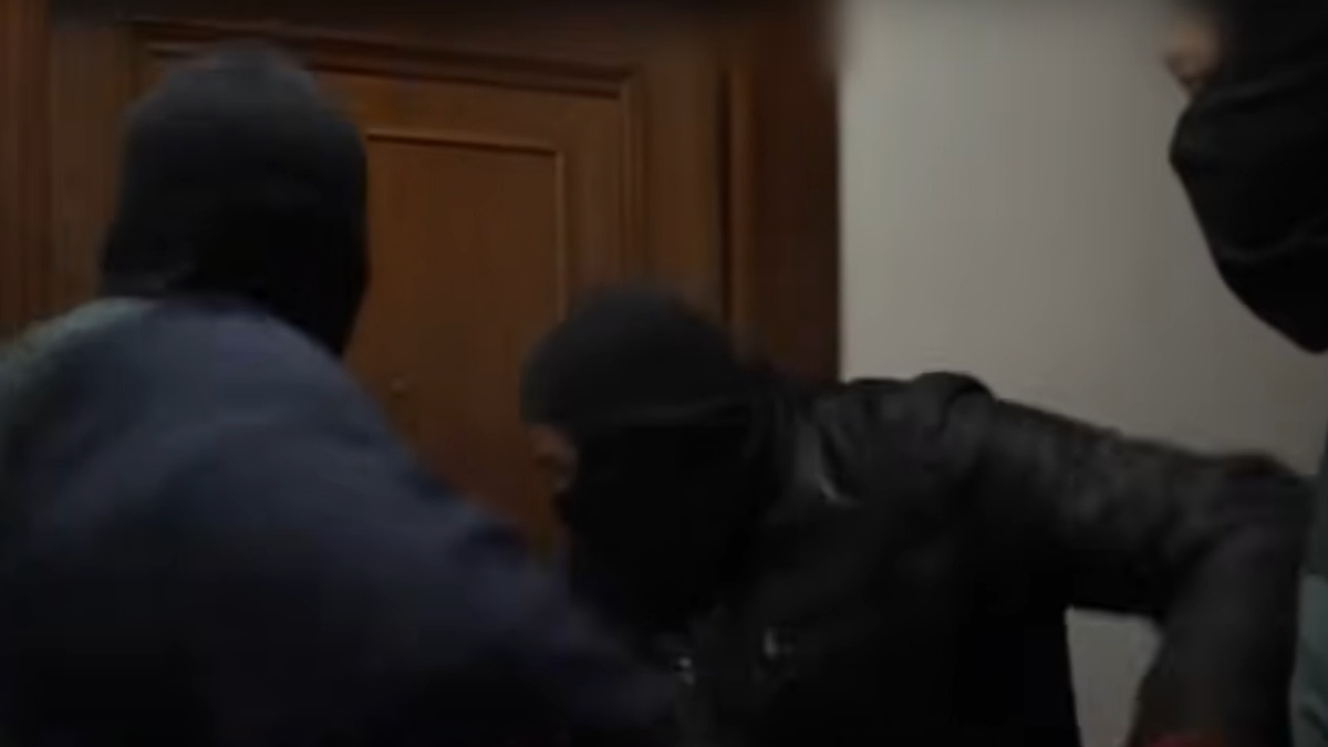 El agente David Fernández irrumpió en la casa del peligroso El Ruso.