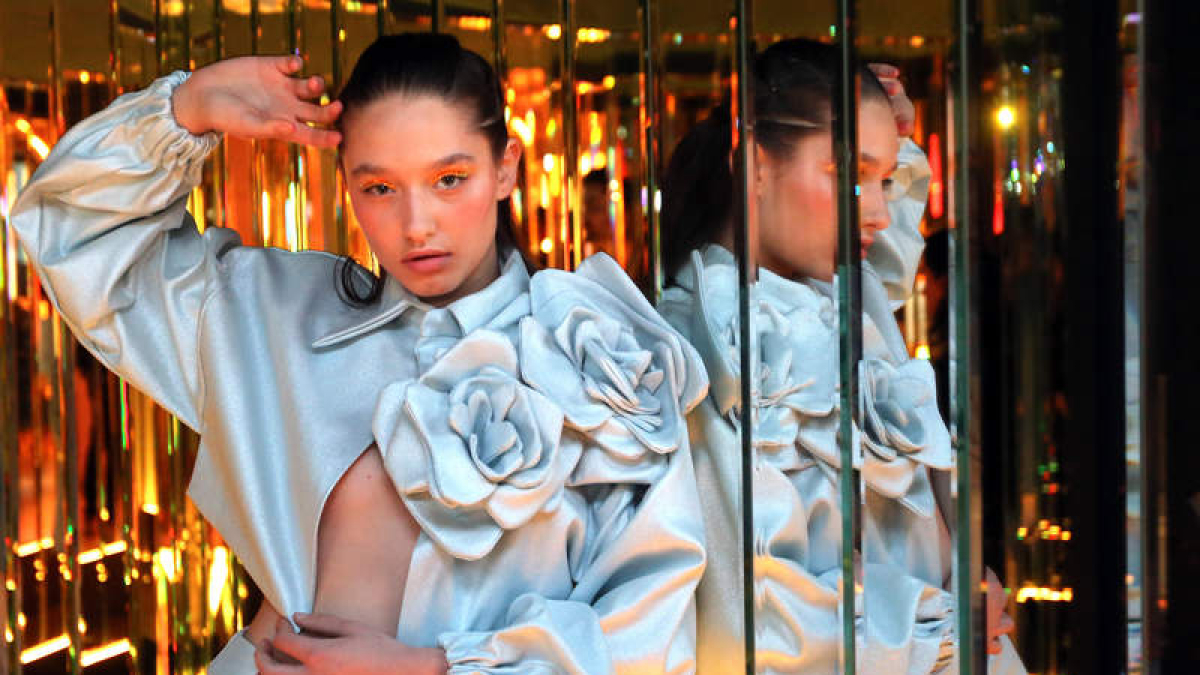 La colección dedicada al amor de María Lafuente se presentó en el restaurante VISO94 de Madrid.  BENITO ORDÓÑEZ