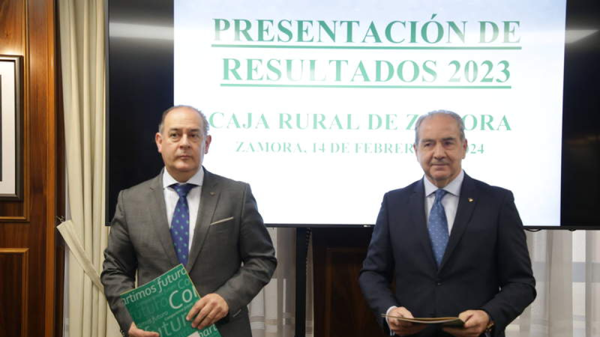 Nicanor Santos y Cipriano García, durante la presentación de los resultados de Caja Rural.  JL LEAL