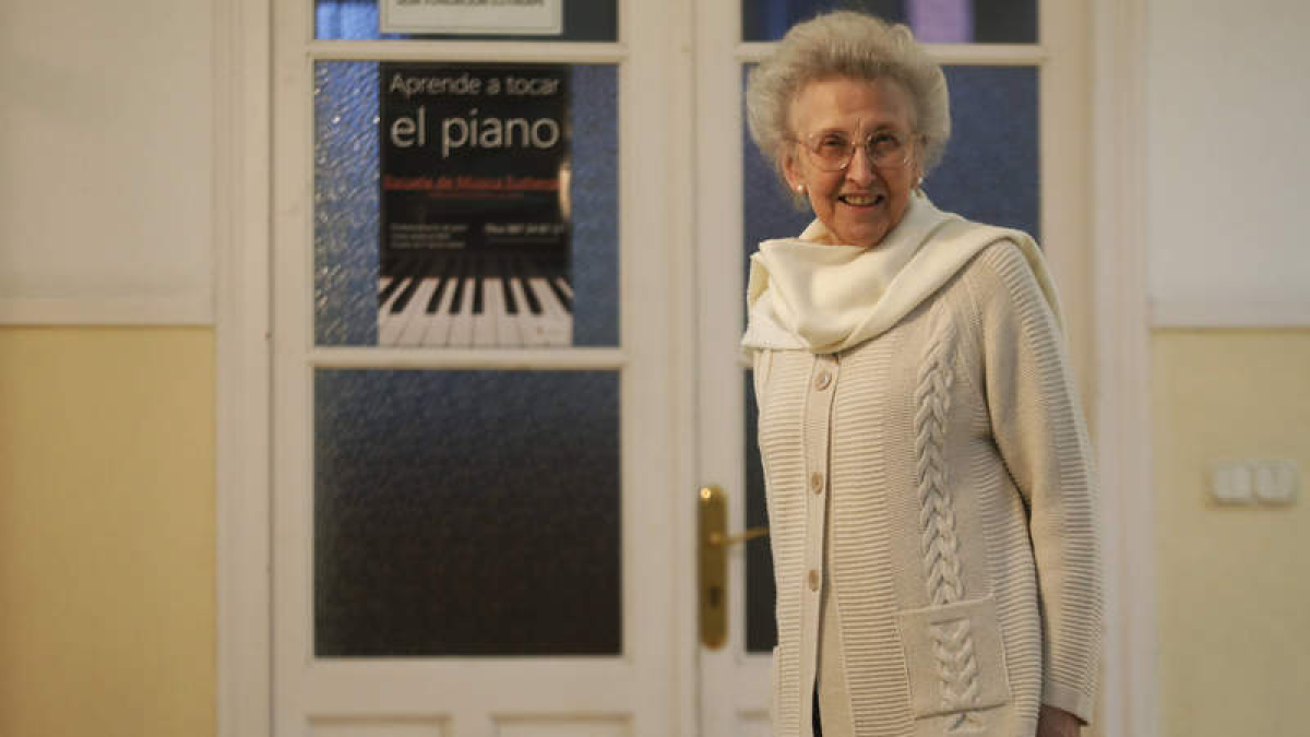 Margarita Morais, ayer, tras conocer el premio recibido Castilla y León a los Valores Humanos y Sociales.  RAMIRO