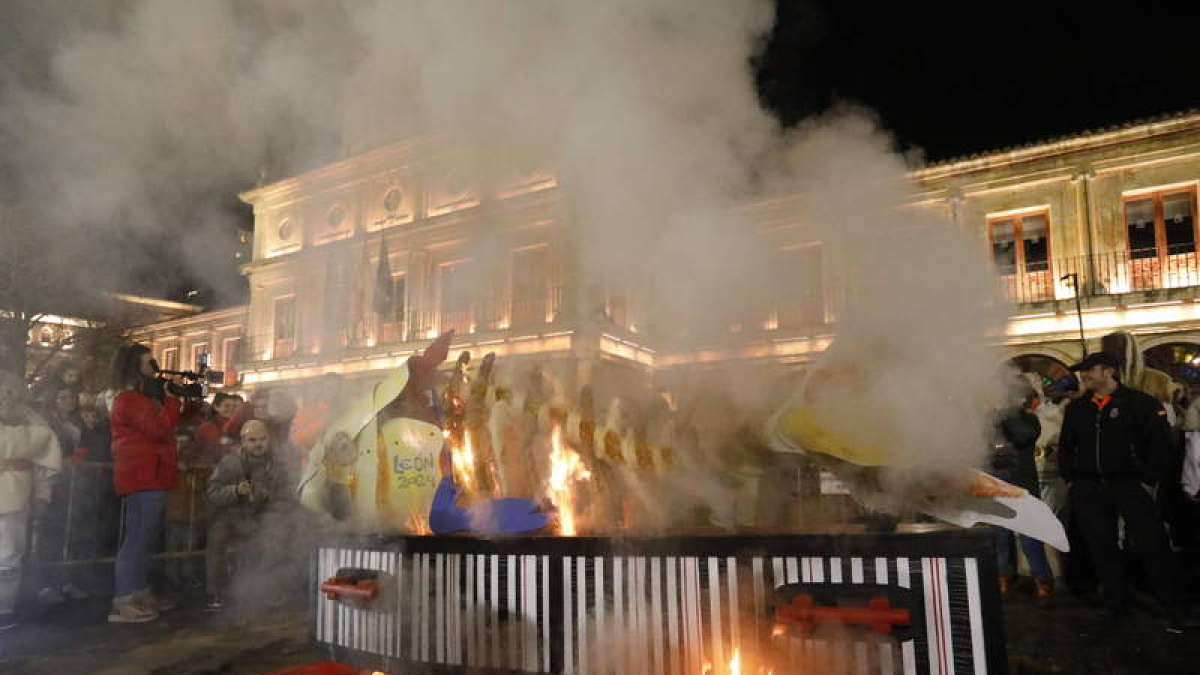 Momentos célebres de la despedida del carnaval en León. RAMIRO