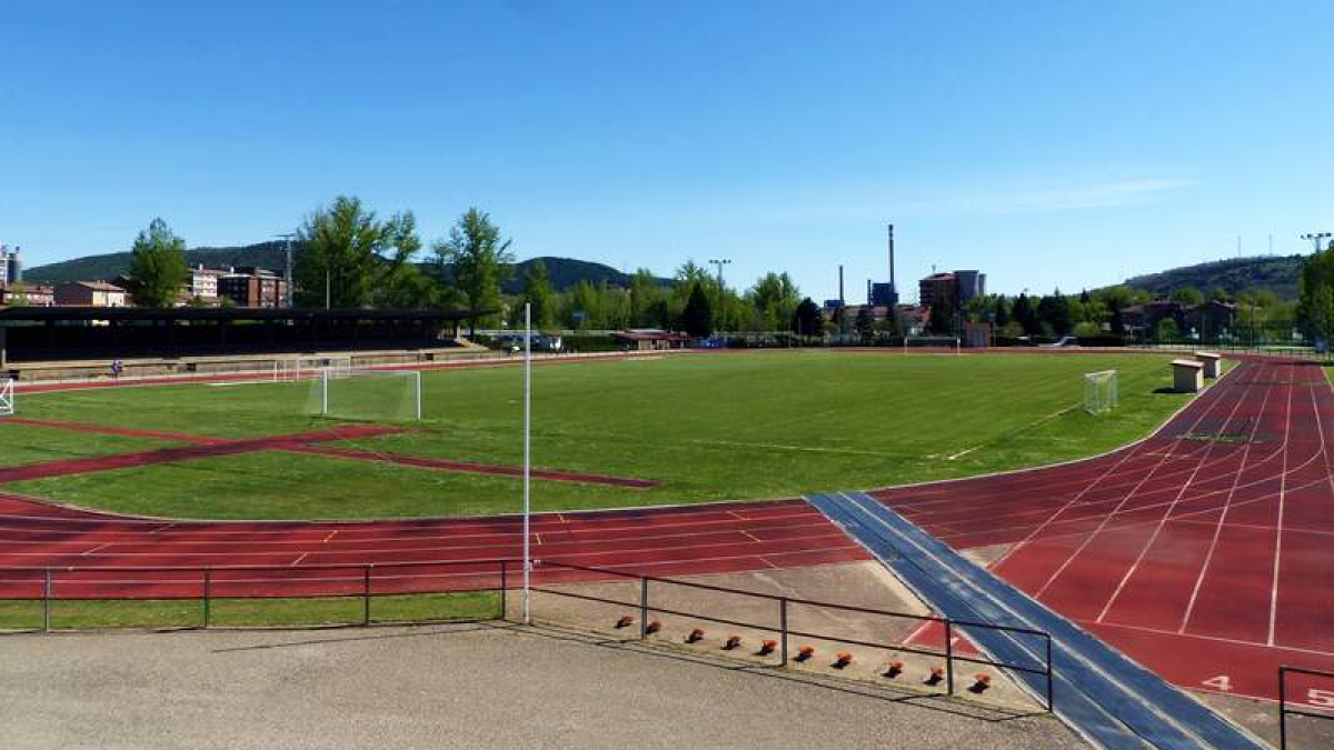 Imagen actual del polideportivo de La Robla.  DL