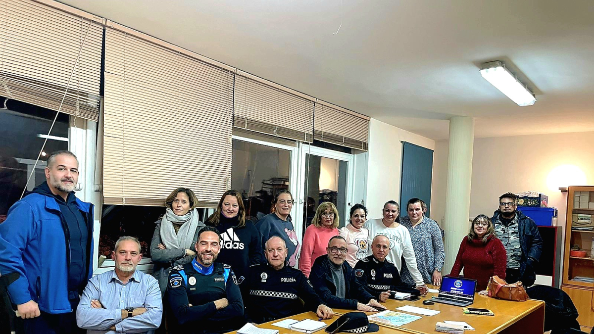 Primer comité de seguridad de barrio en Flores del Sil.