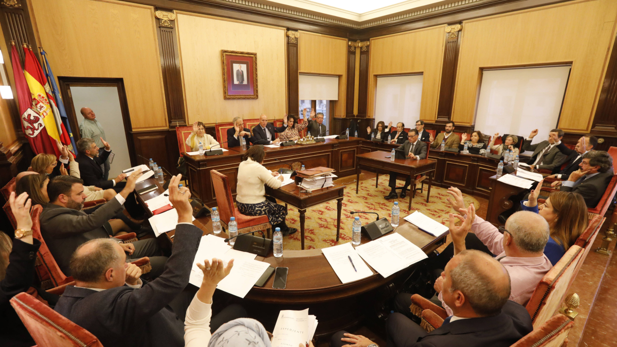 Asistentes a un pleno.