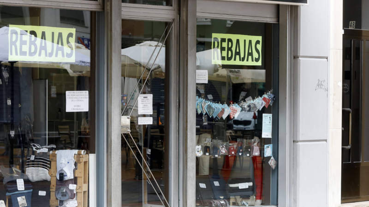 Escaparate en un comercio de León. RAMIRO