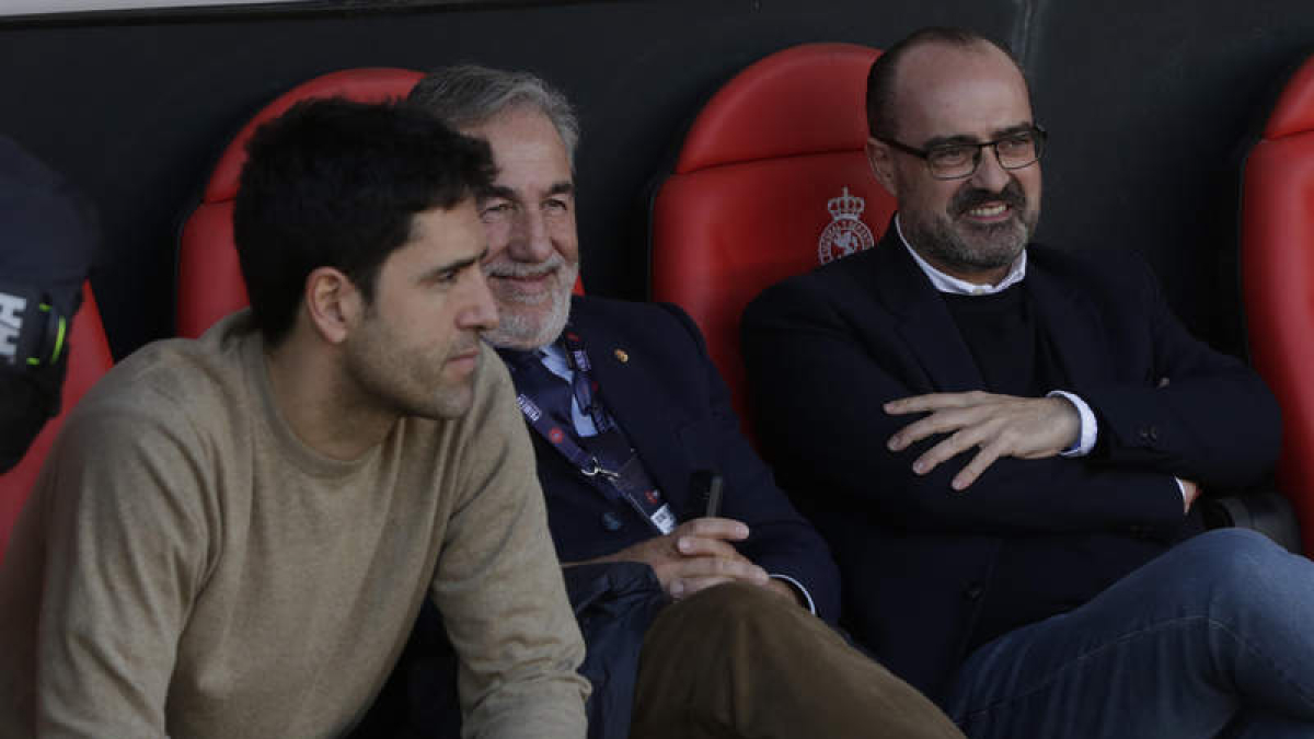 Íñigo Vélez de Mendizábal en el encuentro ante la Cultural