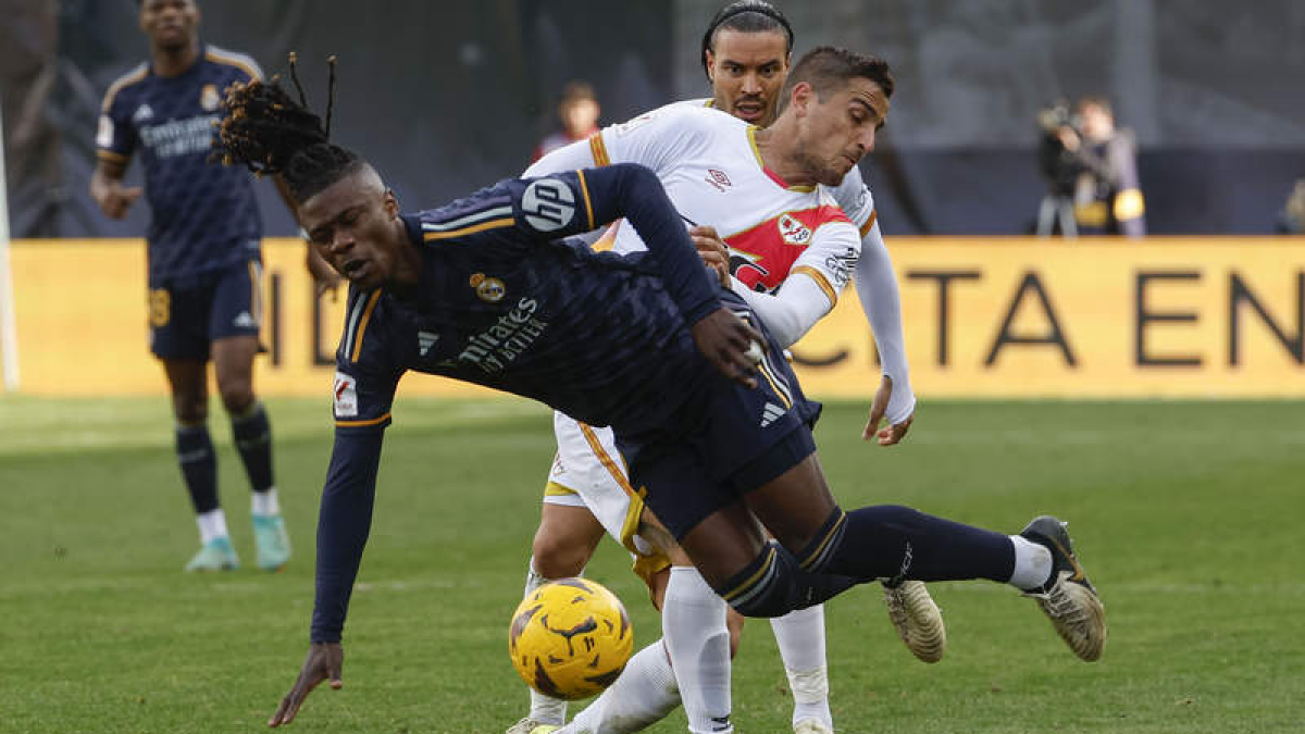 El Rayo Vallecano no se amilanó ante el líder Real Madrid al que pudo arrebatarle un punto.  GUIILÉN