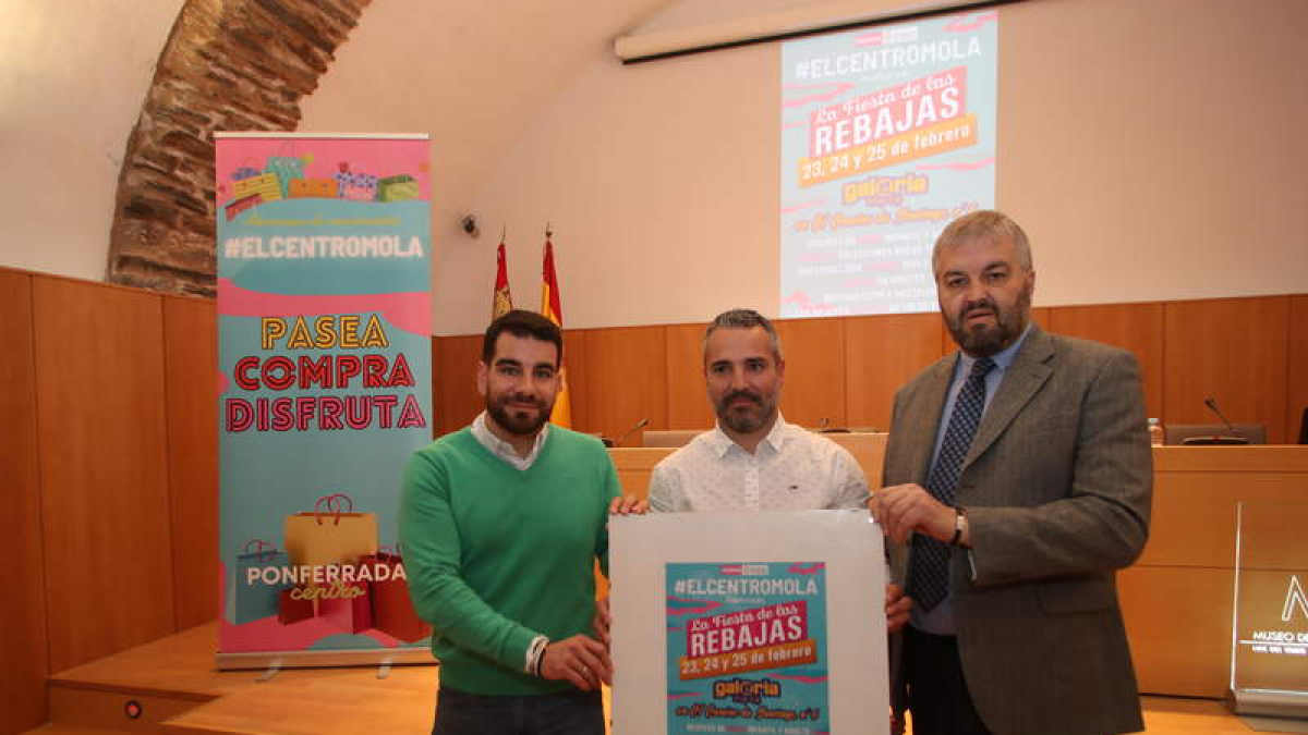 Iván Rodríguez, David Pacios y Jorge Pérez, en el Museo de la Radio. L. DE LA MATA