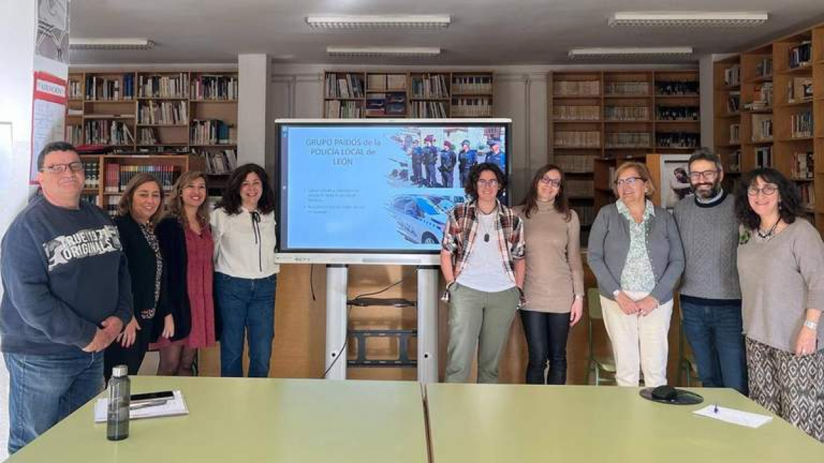 Los miembros del jurado tras su reunión en el García Bellido.  DL