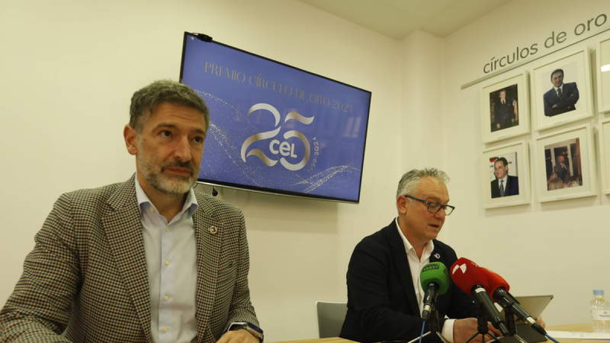 Julio Álvarez y Nicesio Álvarez, en la presentación.  RAMIRO