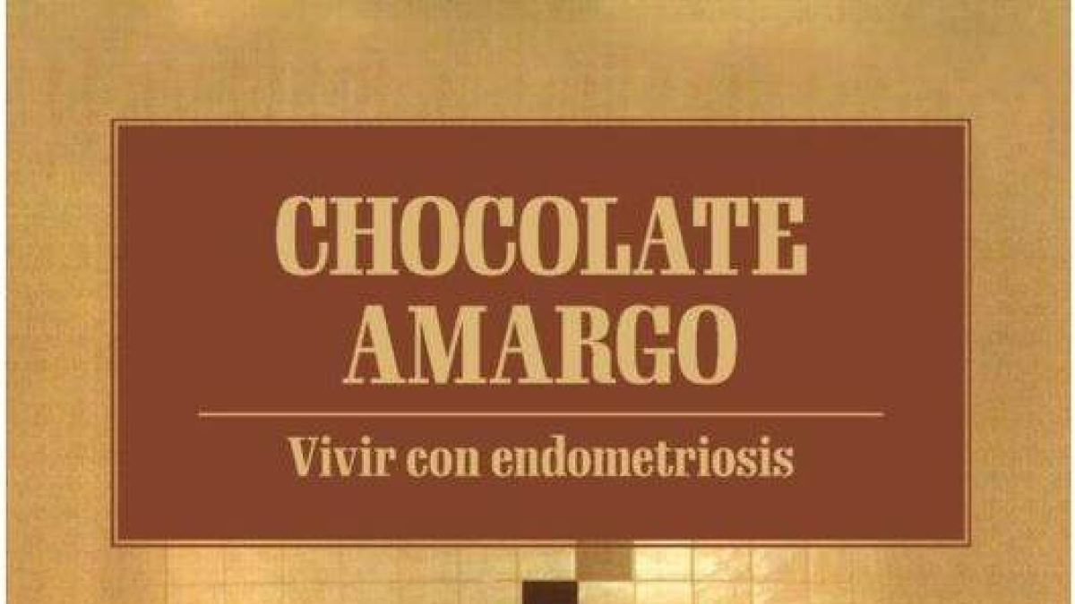 El escritor y médico asturiano Felipe Varela y la portada del libro. DL