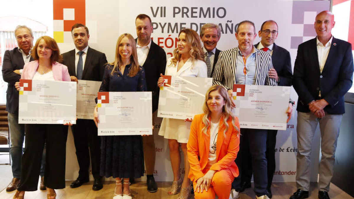 Cuadro de honor de la edición de 2023 junto a organizadores, patrocinadores y autoridades. RAMIRO