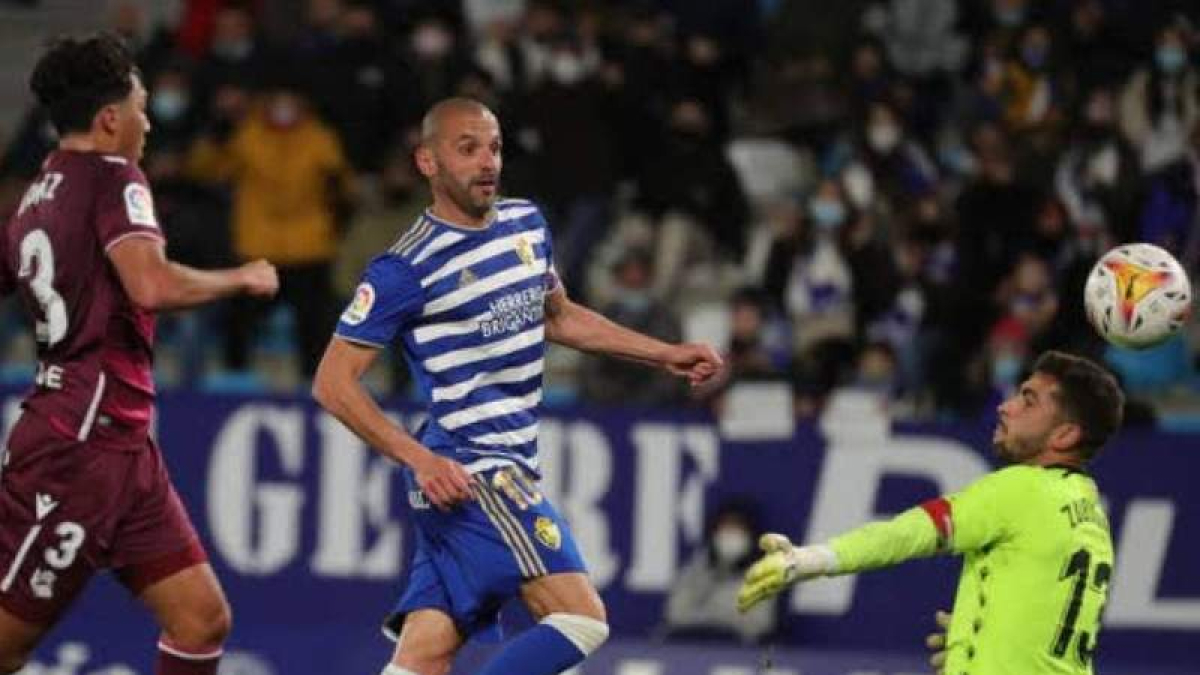 Gol anulado a Yuri en el último precedente del encuentro de hoy, que acabó 3-2.  L. DE LA MATA
