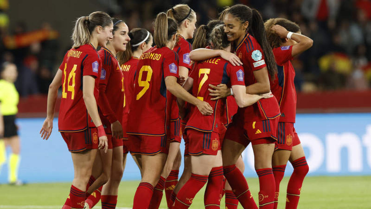 La selección española ofreció una exhibición en Sevilla y el miércoles pelearán por la Liga de Naciones. J. M.
