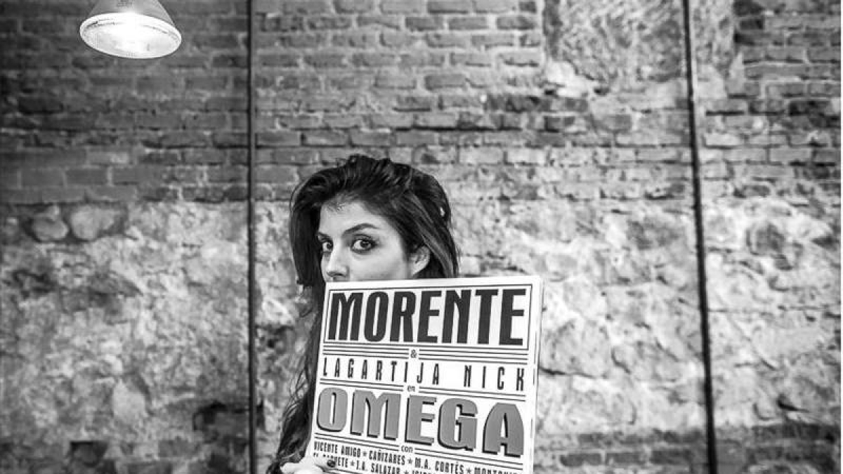 Soleá Morente, con el disco Omega, de Enrique Morente y Lagartija Nick.  ALEJANDRO DEL ESTAL