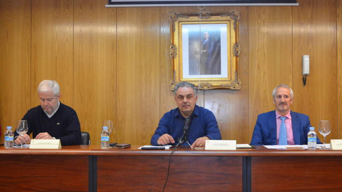Juan José Alonso, José Luis Nieto y Narciso Fernández presentaron el programa de ferias. MEDINA