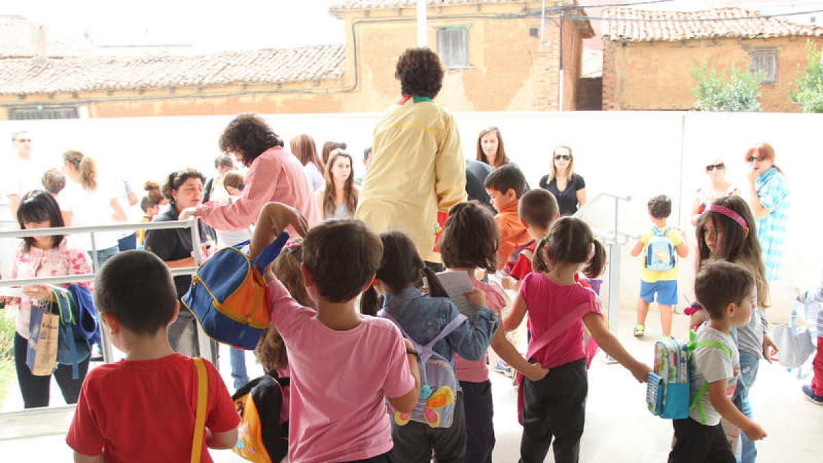 Los tres colegios públicos de Villaquilambre imparten clase a casi un millar de alumnos. S.P.