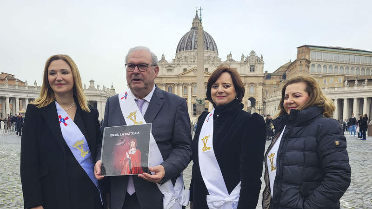 Promotores de la beatificación de Isabel la Católica, con Luis Argüello. CRISTINA CABREJAS