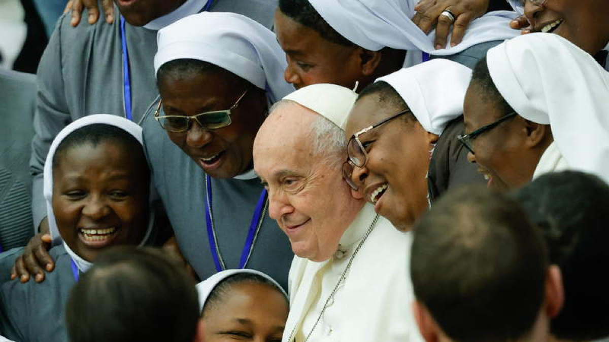 El Papa en la audiencia de este miércoles antes de ir al hospital.  GIUSEPPE LAMI