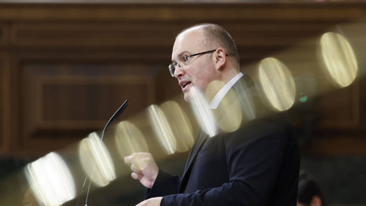 El portavoz del PP, Miguel Tellado interviene en la sesión de control al Gobierno este miércoles en el Congreso.-