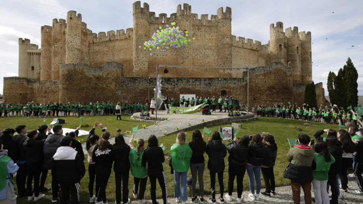 La feria de Valencia abraza su castillo por las enfermedades raras