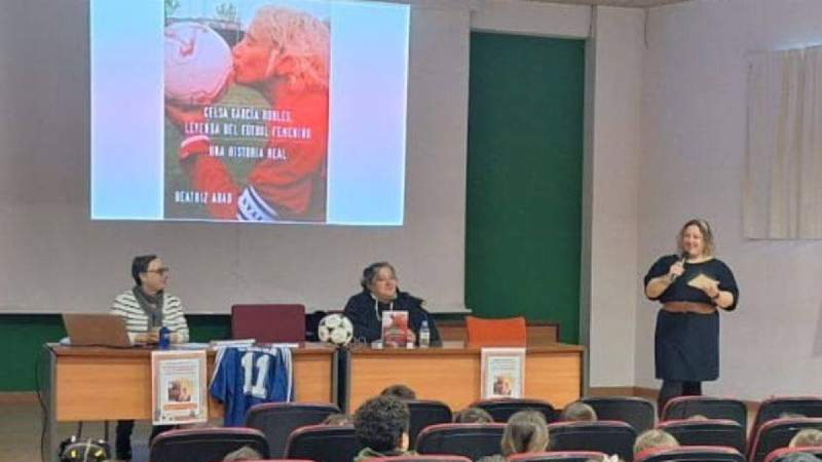 La leyenda del fútbol femenino Celsa García presentó su libro. DL