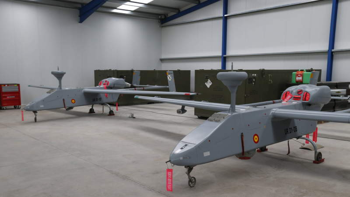 Dos de los seis Searcher, con los que opera el Grosa, desarrollados por Israel Aerospace Industries.  RAMIRO