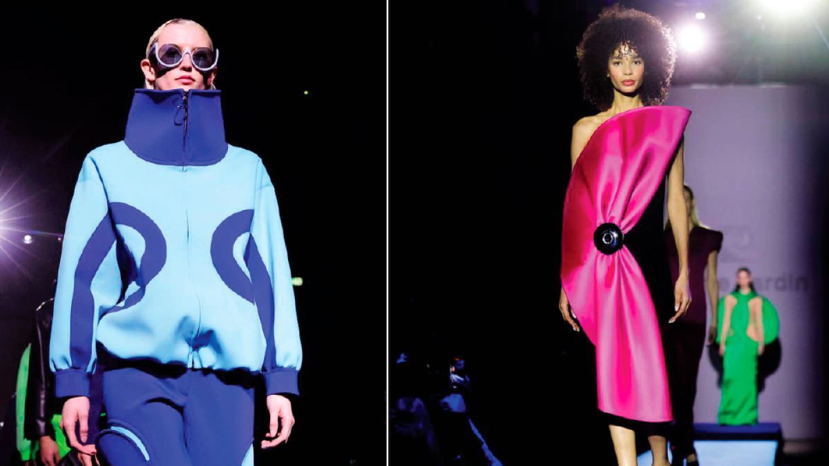 Dos de los modelos de la colección de Pierre Cardin inspirada en los océanos.