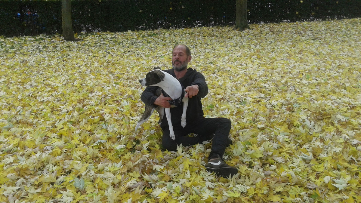 Salvador Armesto con Paca en una foto de archivo.