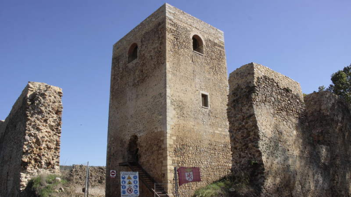 Castillo de Villapadierna espera una segunda fase de la obra de rehabilitación.  CAMPOS