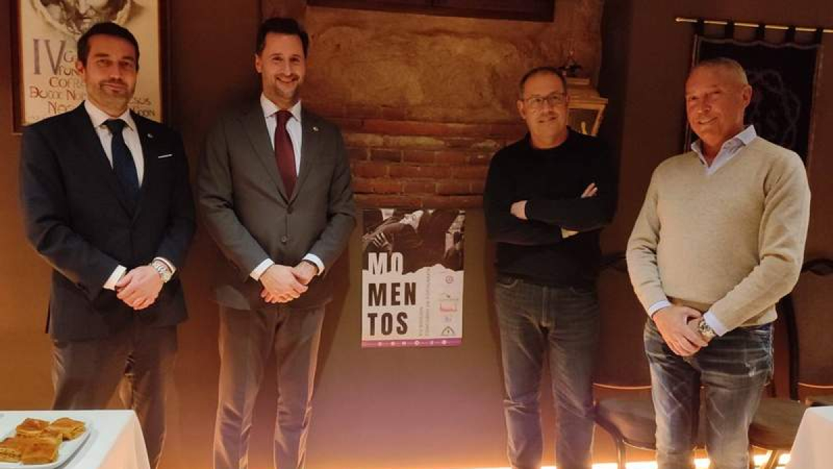 El seise adjunto Jorge Álvarez, el abad Sergio González del Cabo, el responsable de Camarote Madrid, Javier Gómez, y Pablo Estilo. P.I.