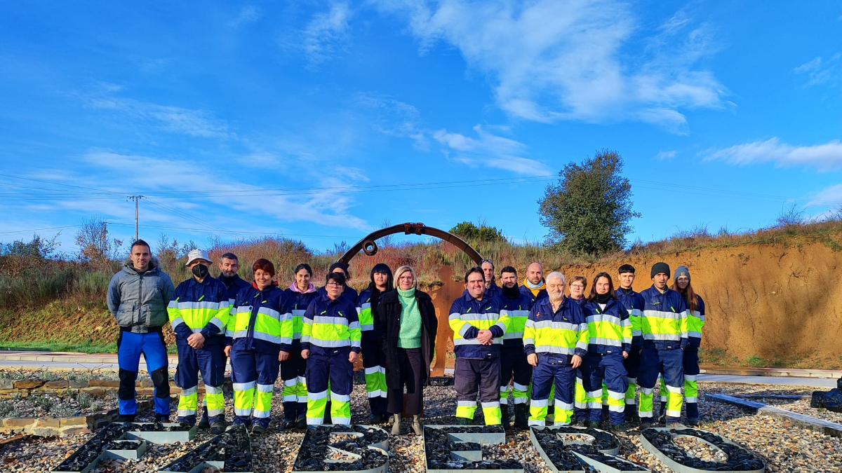 La alcaldesa, con los alumnos de los dos cursos.