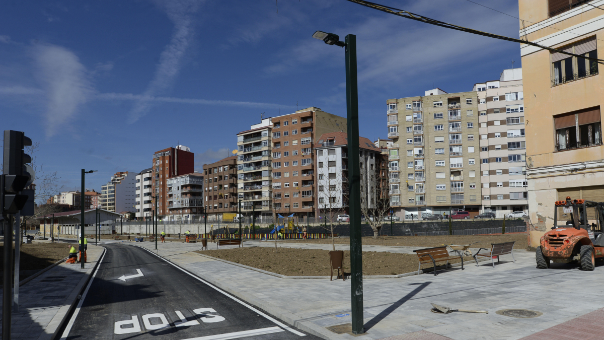 La nueva calle irá desde Padre Isla hasta Ramón y Cajal y, como consecuencia, cambiará el sentido de circulación de Renueva.