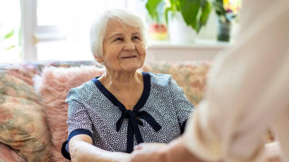 Una de las personas atendidas por el voluntariado.