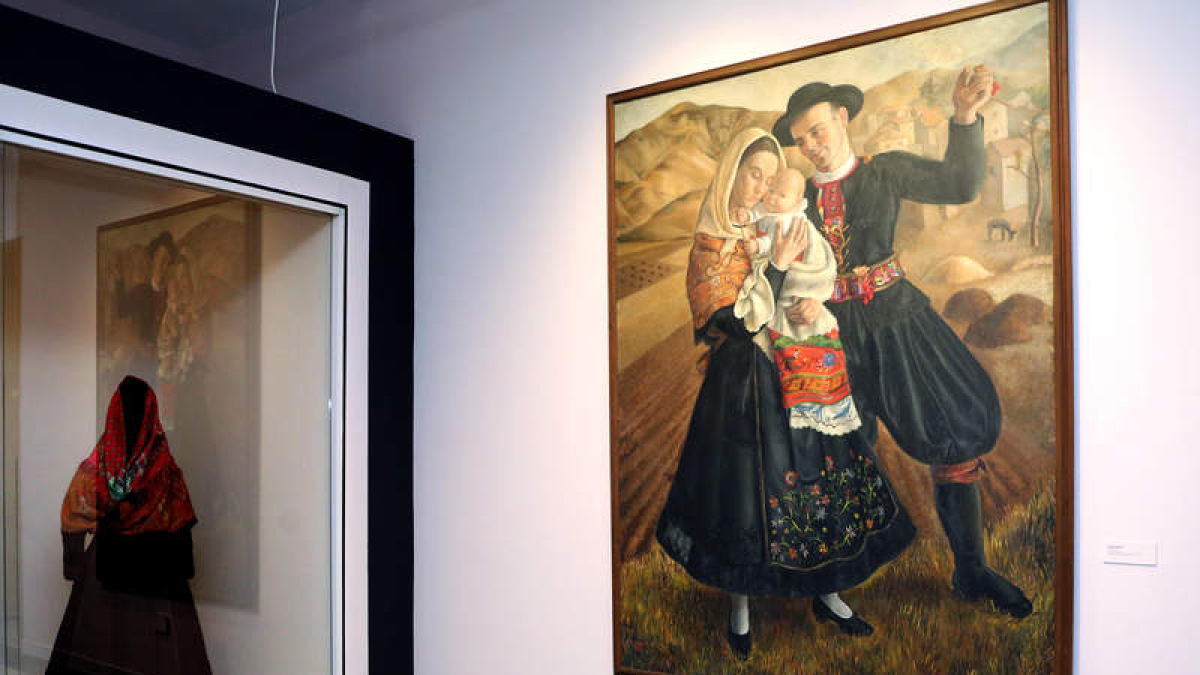 Traje de una mujer de Lucillo y el cuadro de Rosario Velasco, en el Museo de Artes Decorativas. Benito Ordóñez