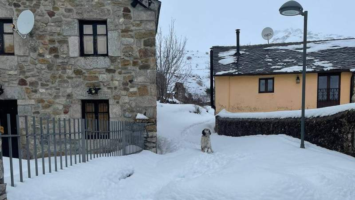 La Cueta, pueblo más alto de la provincia, este domingo.  DL