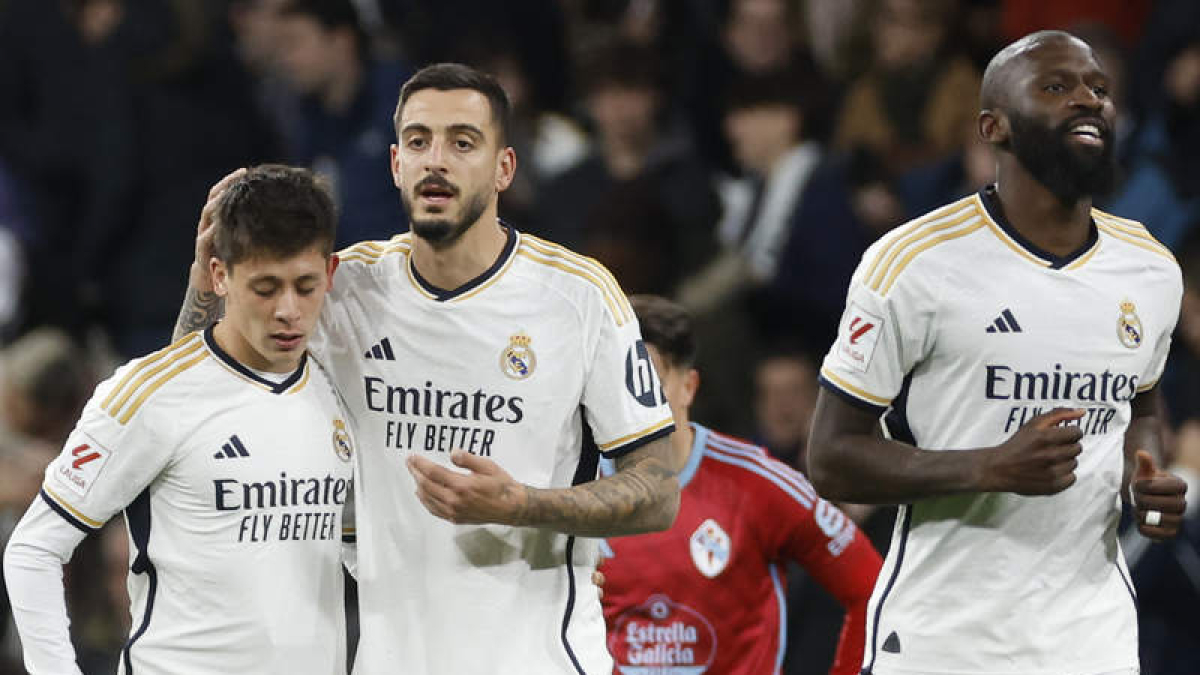 Arda Güler, que salió en los minutos finales del encuentro, cerró la goleada al Celta anotando el cuarto del Real Madrid.  CHEMA MOYA