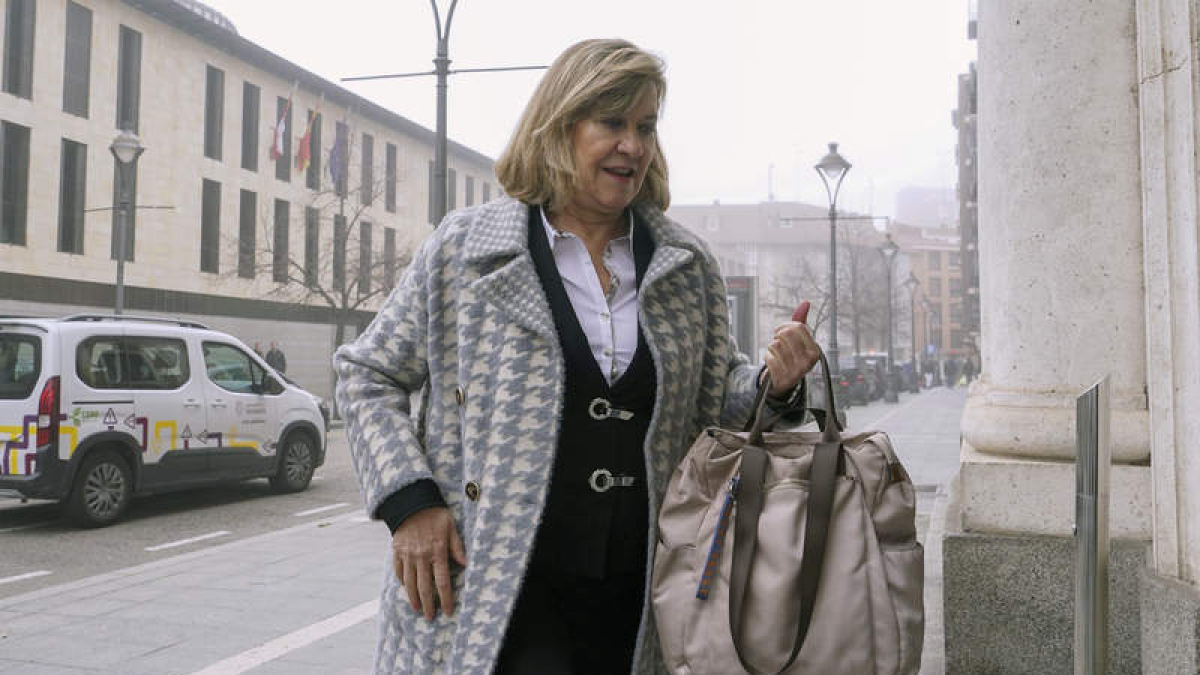 Pilar del Olmo, ayer, en los Juzgados. NACHO GALLEGO