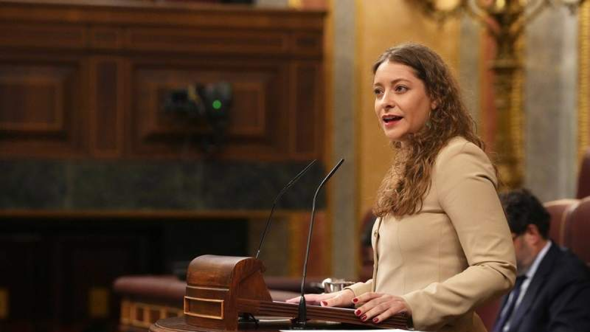 La leonesa Ester Múñoz defendió en el Congreso ayer el proyecto de Ley de la ELA. DL