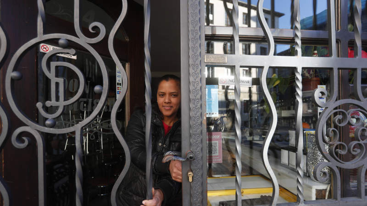 Cierre de locales, comercios y hostelería. JESÚS F. SALVADORES