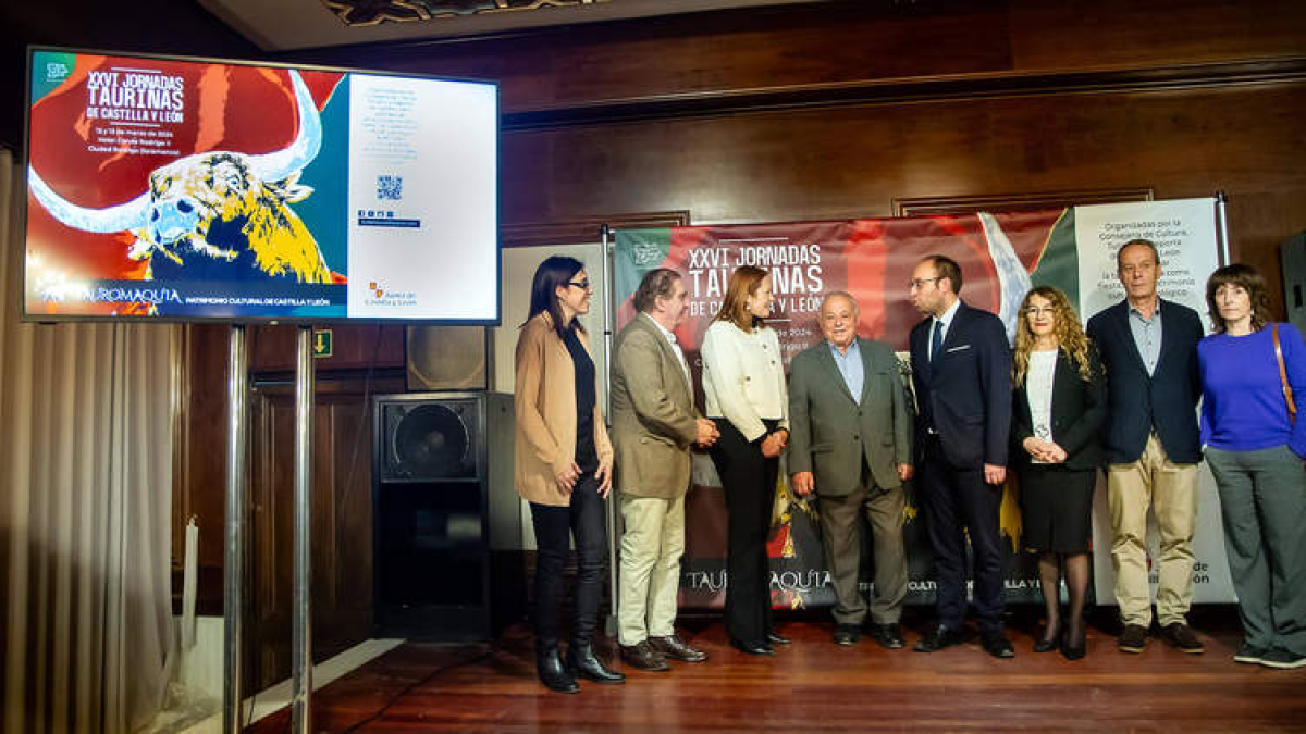 Foto de familia de la inauguración de las jornadas. VICENTE