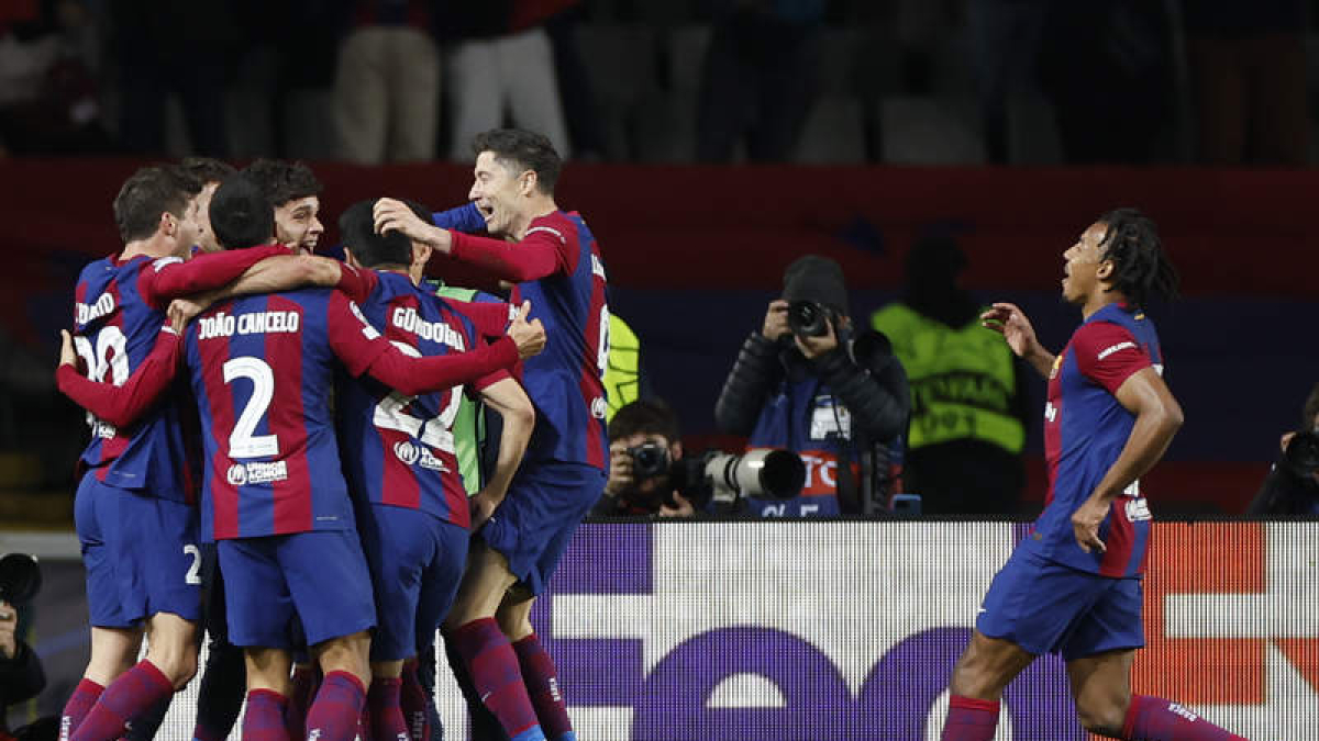 El Barça sufrió más de la cuenta pero terminó por doblegar al Nápoles y pasa a cuartos. ALBERTO ESTEVEZ