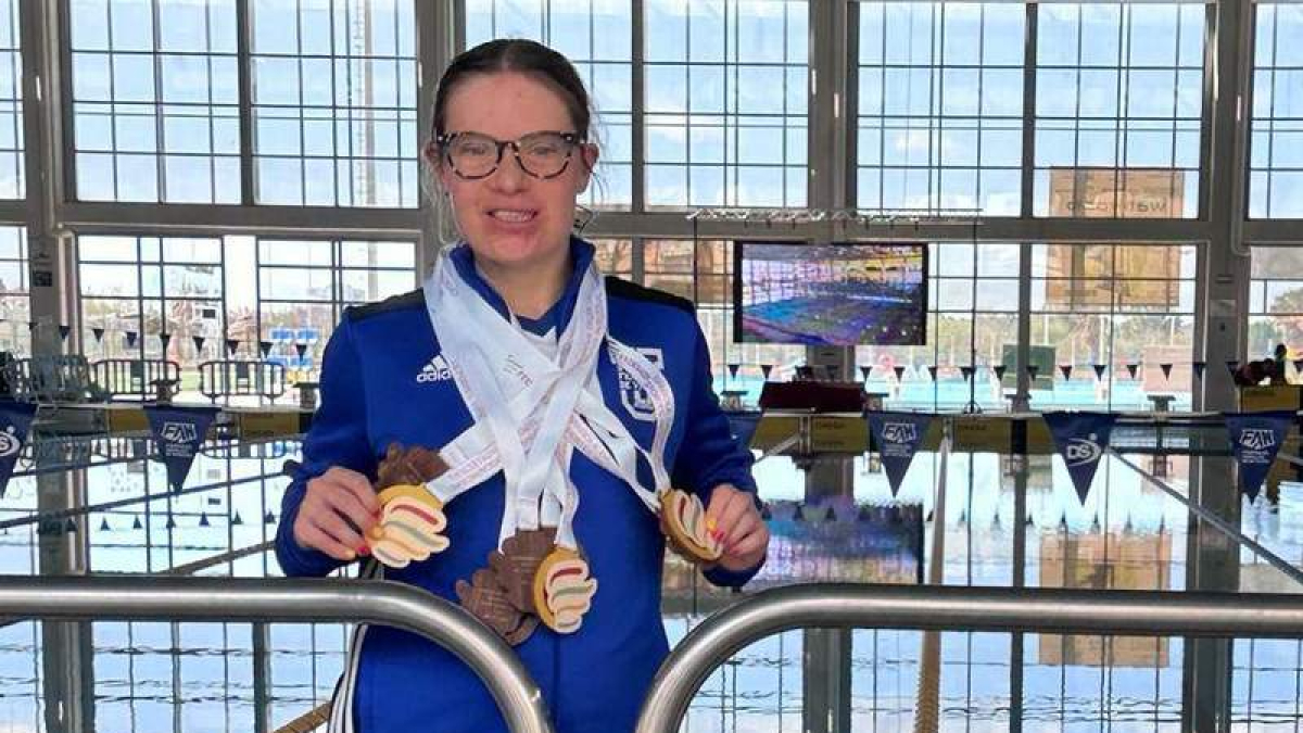 Camino Martínez de la Riva se colgaba ocho medallas de oro en el reciente Nacional de Málaga.  DL