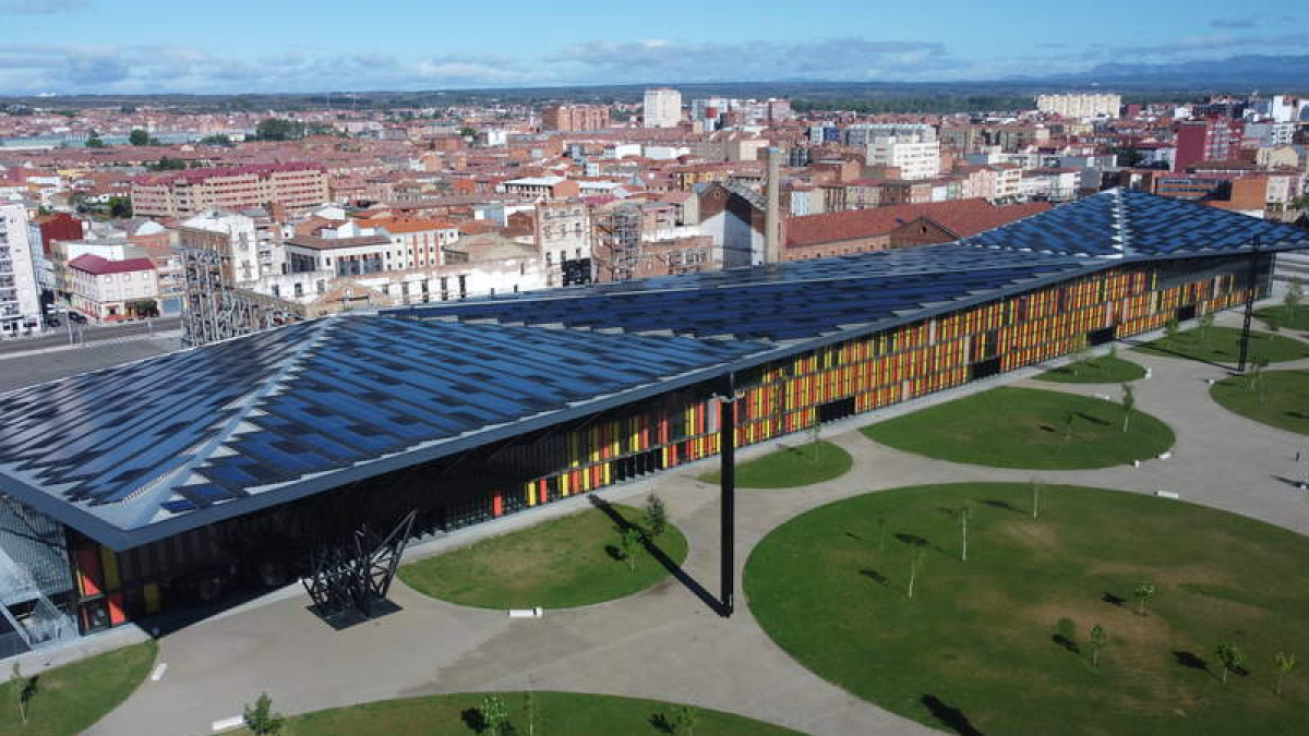 El techado del palacio cuenta con 4.104 placas solares. ARGÜELLO