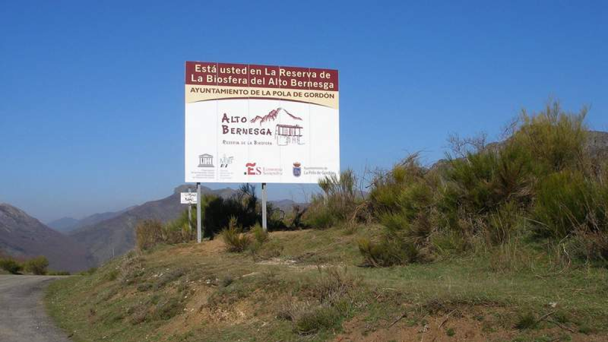 Cartel de la Reserva de la Biosfera Alto Bernesga.  DL
