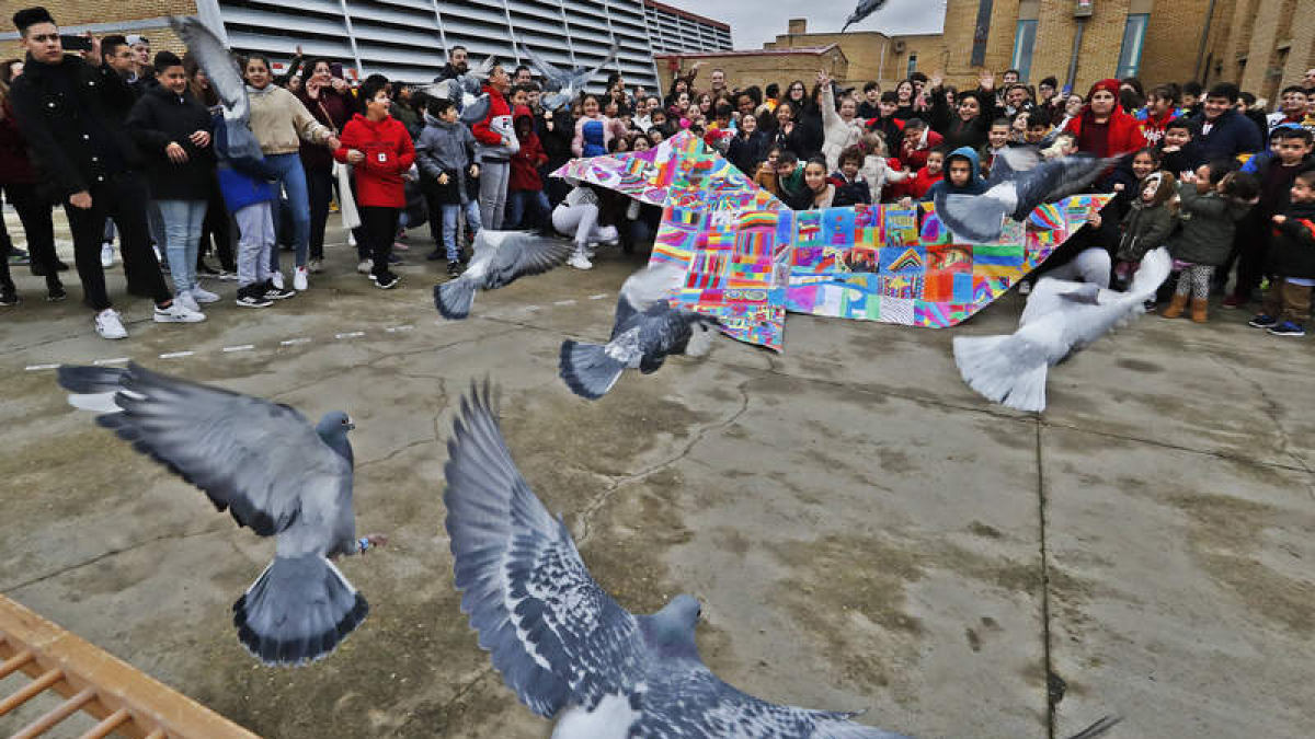 Un acto en el marco del día de la paz en el García Bellido. RAMIRO