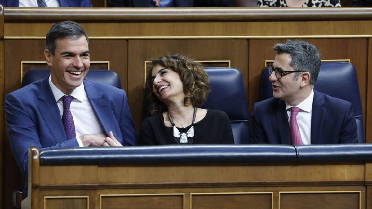 Pedro Sánchez, María Jesús Montero y Félix Bolaños