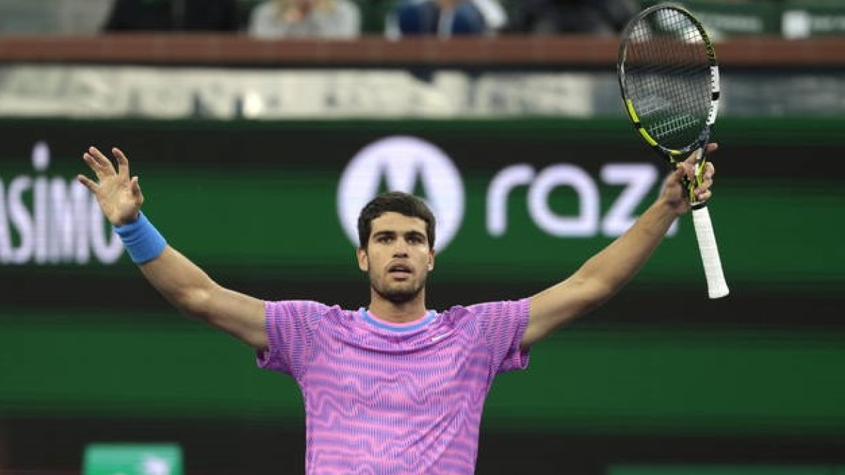 Carlos Alcaraz suma a su palmarés el trofeo de Indian Wells 2024 tras superar en la final a Medvedev.